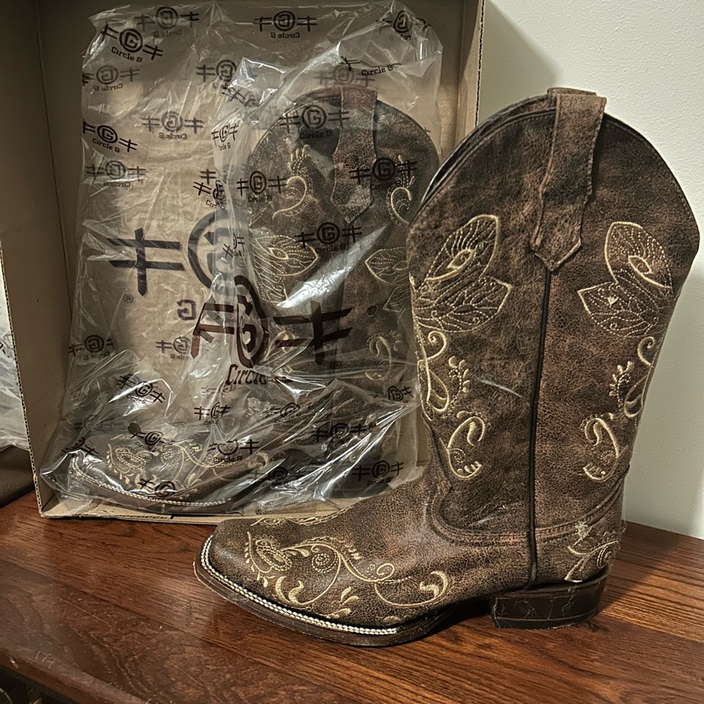 Circle G Women's 10 M Dragonfly Embroidered Cowgirl Boot - Square Toe